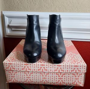 Gianni Bini Black Leather Ankel Boots size 9 M